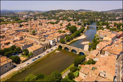 Dans quel département est situé la ville de Limoux ?