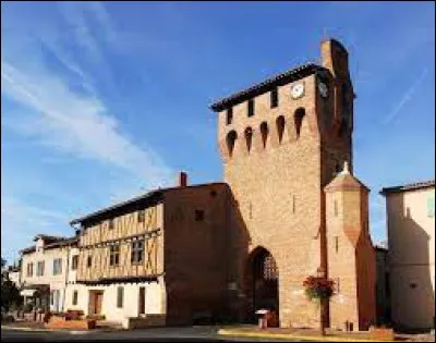 Cette petite ville de 4500 habitants du département du Tarn, située dans la périphérie d'Albi, c'est Lescure d'...