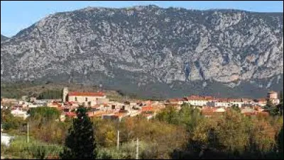 Ce bourg situé dans une vallée du nord des Pyrénées-Orientales, en bordure du massif des Corbières, c'est Saint-Paul de ...