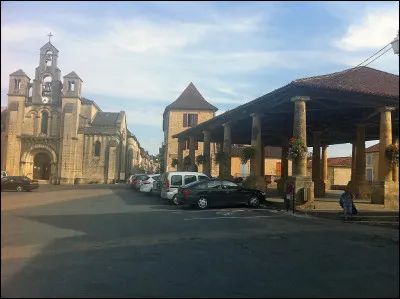 Ce village du sud du département de la Dordogne, situé à la limite du Lot, c'est Villefranche du ...