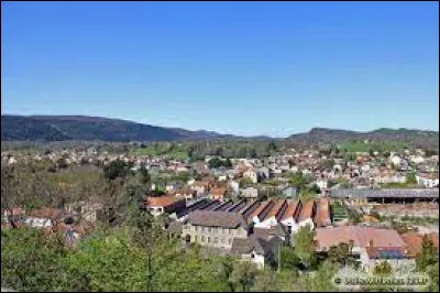 Cette petite ville de 2300 habitants située dans l'est du département de l'Ariège, c'est Laroque-d'...