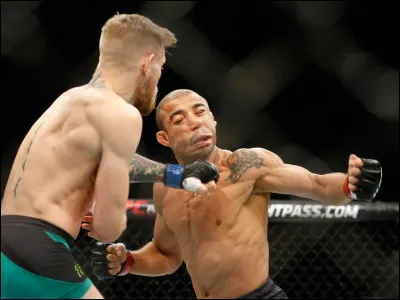 En quelle année José Aldo a perdu son titre des poids légers au profit de Conor McGregor ?