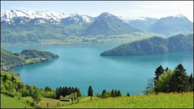 Désormais nous arrivons en Europe en Suisse ou nous avons une très belle vue sur un lac. Quel est son nom ?