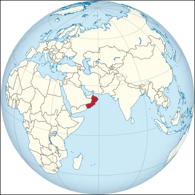 C'est un pays situé dans la péninsule Arabique, réputé pour son riche patrimoine culturel, ses anciennes citadelles, ses souks animés et ses plages désertiques. Quel est ce pays ?
