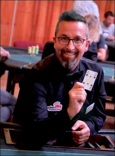 L'étui où l'on enfermait les ciboires et autres vases sacrés était un...