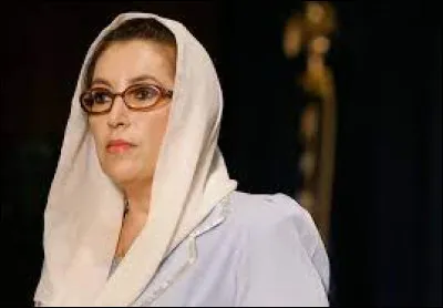 De quel pays Benazir Bhutto a-t-elle été première ministre de 1988 à 1990 puis de 1993 à 1996 ?