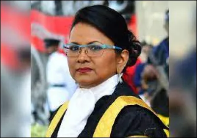 Dans quel Etat Christine Kangaloo a-t-elle, le 20 mars 2023, succédé comme présidente à une autre femme Paula-Mae Weekes présidente du 19 mars 2018 au 20 mars 2023 ?