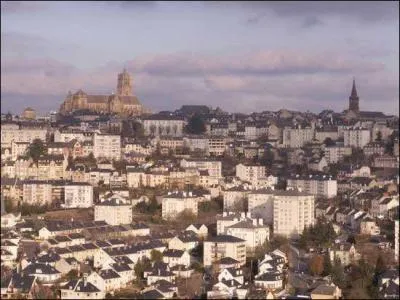 La fameuse cathdrale de granit rose domine cette prfecture :