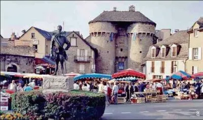 Principale ville du Gvaudan, on peut y dcouvrir une sculpture de la fameuse 'bte' :