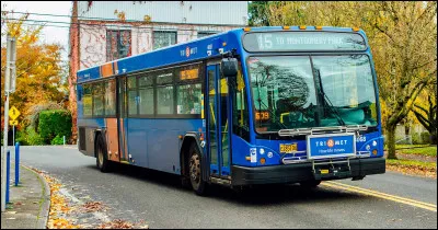 Un bus vide sarrête et 10 personnes montent à bord. À larrêt suivant 5 personnes descendent et 2 fois plus de personnes montent à bord quau premier arrêt. Au 3e arrêt 25 personnes descendent.
Combien y a-t-il de personnes dans le bus ?