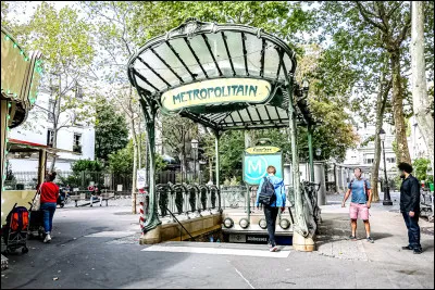 À qui doit-on ces célèbres entrées du métro parisien ?
