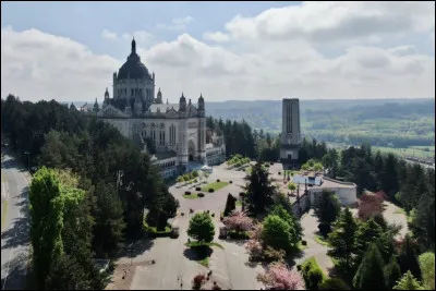 Lourdes et Lisieux : deux villes de pèlerinages religieux ... En Normandie, c'est ...