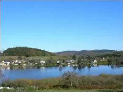 Ce village de l'est du département de la Nièvre, situé dans le massif du Morvan, c'est Ouroux en ...