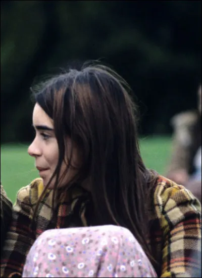 Dans quel film Elodie Bouchez est-elle une jeune femme enceinte, dont le petit-ami est mort ?