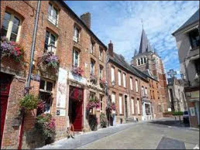 Vervins et Vouziers ... deux petites sous-préfectures du nord-est ... : dans l'Aisne, la plus petite des deux, peuplée de 2600 habitants, c'est ...