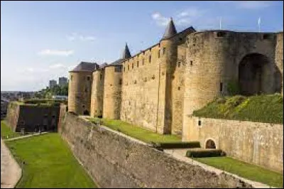 Et dans le département des Ardennes, dominée par son impressionnant château-fort, c'est ...