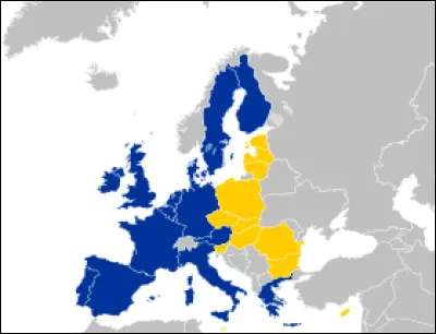 10 Etats rejoignent l'UE qui compte désormais 24 membres :