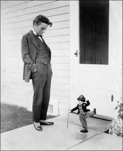 Charles Spencer Chaplin alias Charlie Chaplin est décédé le 25 décembre...