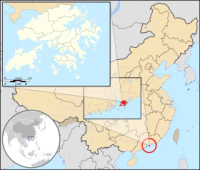 C'est une région administrative spéciale de la République populaire de Chine. C'est un lieu où se mêlent histoire coloniale britannique et culture chinoise, offrant une fusion unique d'influences occidentales et orientales. Comment se nomme ce territoire ?