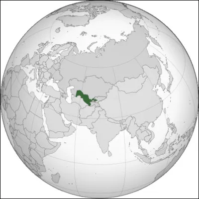Ce pays abrite des trésors architecturaux tels que la ville de Samarkand, avec sa célèbre place Registan, et Boukhara, avec ses mosquées et ses caravansérails bien conservés. Quel est son nom ?
