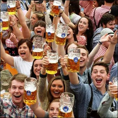 Quelle f&ecirc;te munichoise est plus connue en France sous le nom de F&ecirc;te de la bi&egrave;re ?