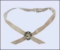 A qui appartient ce collier ?