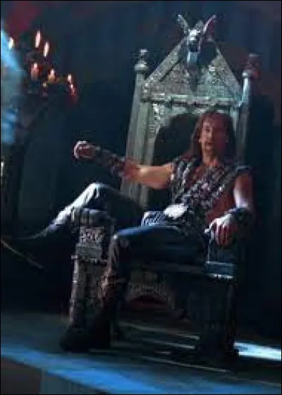 Comment s'appelle l'épisode en deux parties qui est une suite d'un épisode de la série Xena de la saison 4 d'Hercule ?