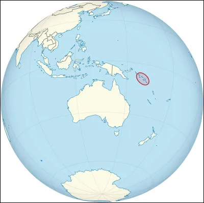 Cet archipel est constitué de plus de 900 îles, dont la plus grande est Guadalcanal, qui abrite également la capitale, Honiara. Ce lieu est également riche en histoire, en particulier en raison de la bataille de Guadalcanal pendant la Seconde Guerre mondiale. Quel est son nom ?