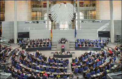 Que pays a pour devise : "Unité, Droit et Liberté" ?