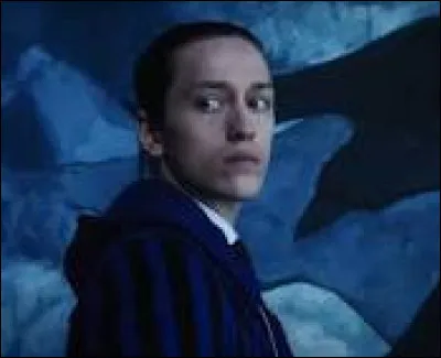 De quelle marque sont les lunettes de Xavier ?