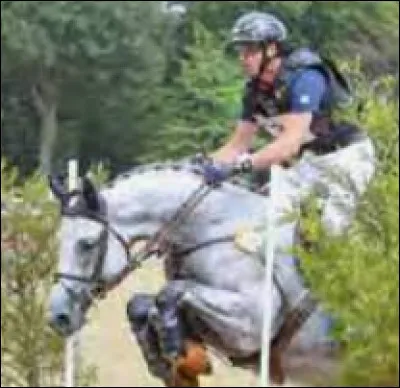 Le gilet de cross est obligatoire sur un cross.