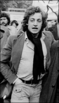 Pour l'tat civil, son nom complet est