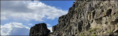 Vous aimez la roche ? Allons cette fois voir du côté d'un rocher, où serait nait l'Alþing, le premier parlement au monde (toujours présent en Islande). Eh oui, ce rocher a un nom ! Allez-vous trouver lequel ?