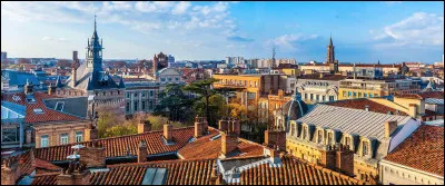 Dernière question pour la route : quelle ville française est surnommée "la ville rose" ?