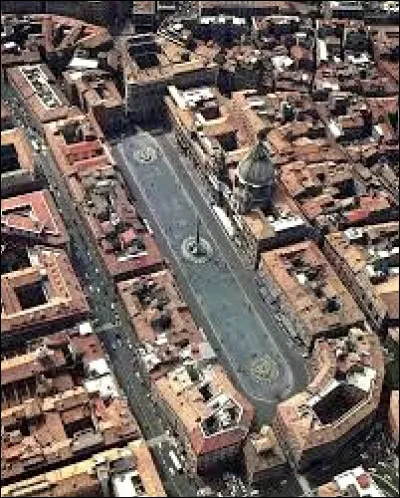 Voici une autre place de Rome qui occupe l'ancien stade romain en conservant ses proportions. Où peut-on admirer ces trois fontaines au centre de cette place ?