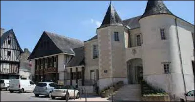 Cette ville du Maine-et-Loire peuplée de 7500 habitants, connue pour son zoo, c'est Doué la ...