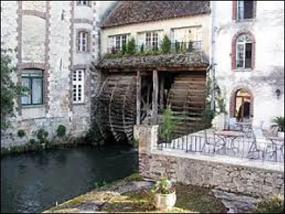 Ce village de l'Yonne, situé près de Sens, c'est Villeneuve l'...