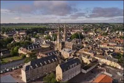 Cette petite ville de 5000 habitants du département du Calvados, située au nord de Caen, en arrière de la Côte de Nacre, c'est Douvres la ...