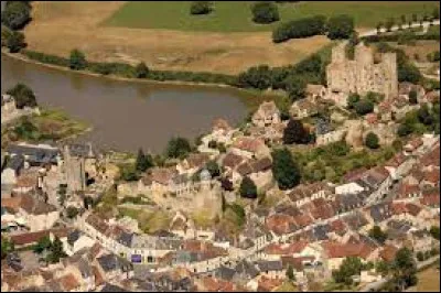 Cette petite ville de 2500 habitants du département de l'Allier, coeur historique de l'ancienne province du Bourbonnais, c'est Bourbon l'...