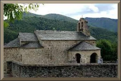 Voici l'église Sainte-Marthe, à Vernaux. Petit village Ariégeois de 29 habitants, il se situe en région ...