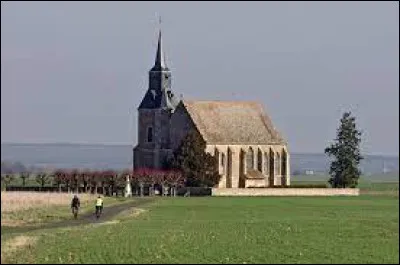Pour voir cette église en plein milieu des champs, direction Orrouer. Village du Centre-Val-de-Loire, dans l'aire d'attraction Chartraine, il se situe dans le département ...