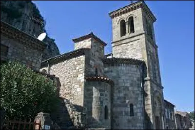 Nous sommes en Auvergne-Rhône-Alpes, à Soyons. Ville de l'arrondisement de Tournon-sur-Rhône mais appartenant à l'aire d'attraction de Valence, sur la rive droite du Rhône, elle se situe ...