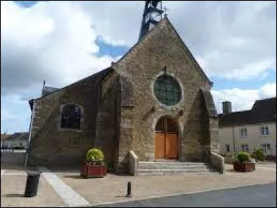 Cette petite ville de 4000 habitants du département de la Sarthe, située à la périphérie du Mans, c'est Savigné l'...