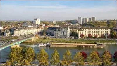 Cette ville du Val-d'Oise peuplée de 25 000 habitants, située près de Pontoise, c'est Saint-Ouen l'...
