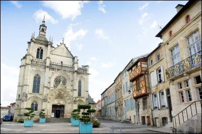 Cette ville de 14 000 habitants du département de la Meuse, c'est Bar le ...