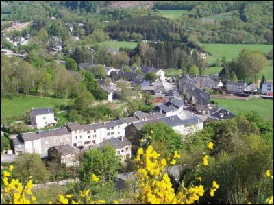 Ce bourg du département du Tarn, situé dans les monts de Lacaune, c'est Murat sur ...