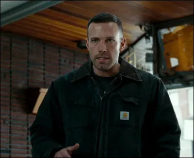 Dans quel film Ben Affleck est-il un braqueur qui tombe amoureux de l'une de ses otages ?