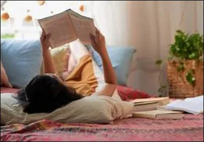 Tu es rentré(e) chez toi et tu lis un livre sur les super-héros, et leur super-pouvoirs, cela te fait rêver. Qu'est-ce que se serait bien d'avoir des pouvoirs ! 
Quels pouvoirs aimerais-tu avoir ?