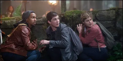 Le personnage principal a plein d'amis.