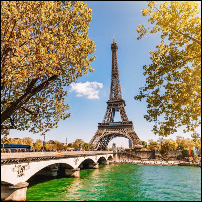 En quelle année a ouvert la Tour Eiffel ?